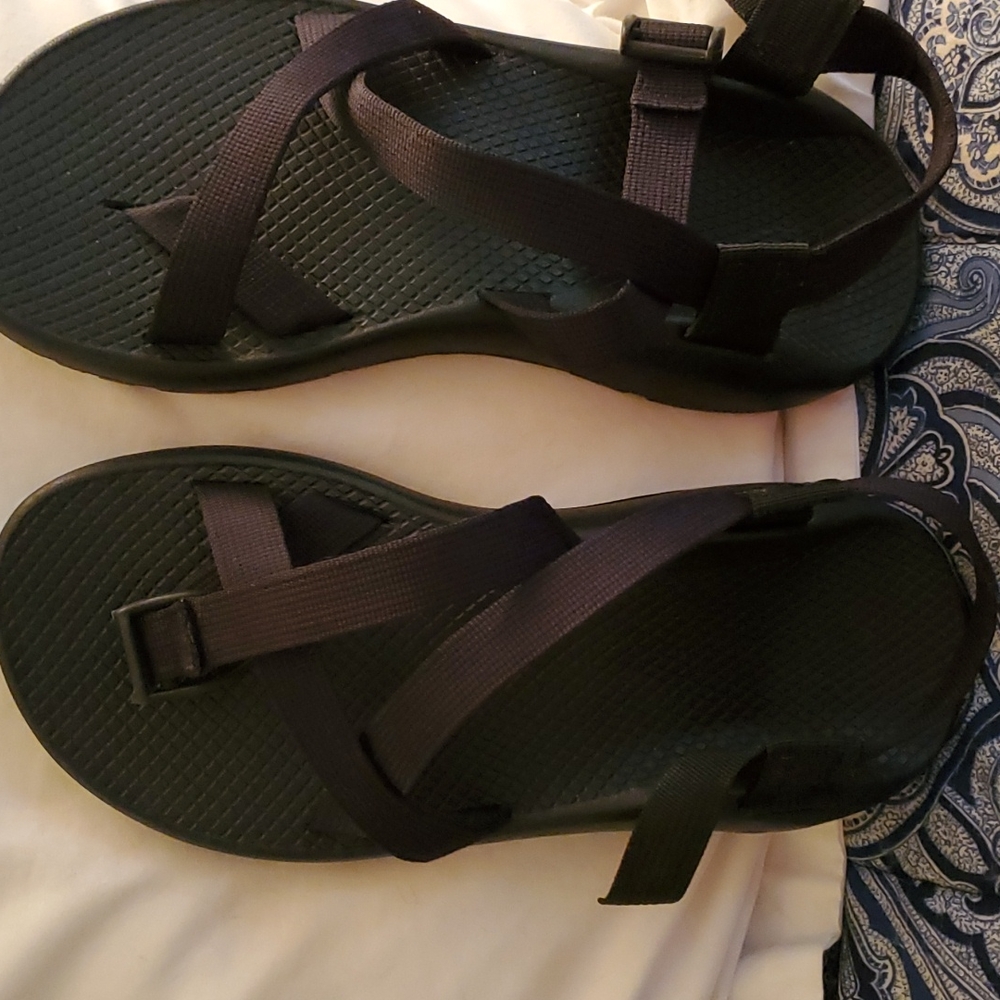 Womens EUC Black Chacos